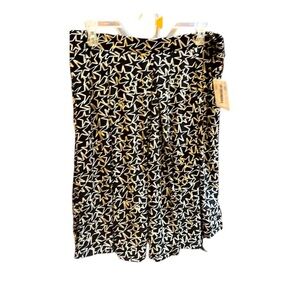 NWT LuLaRoe Sz 2X ‘Madison’ Black & White Skirt with Stars